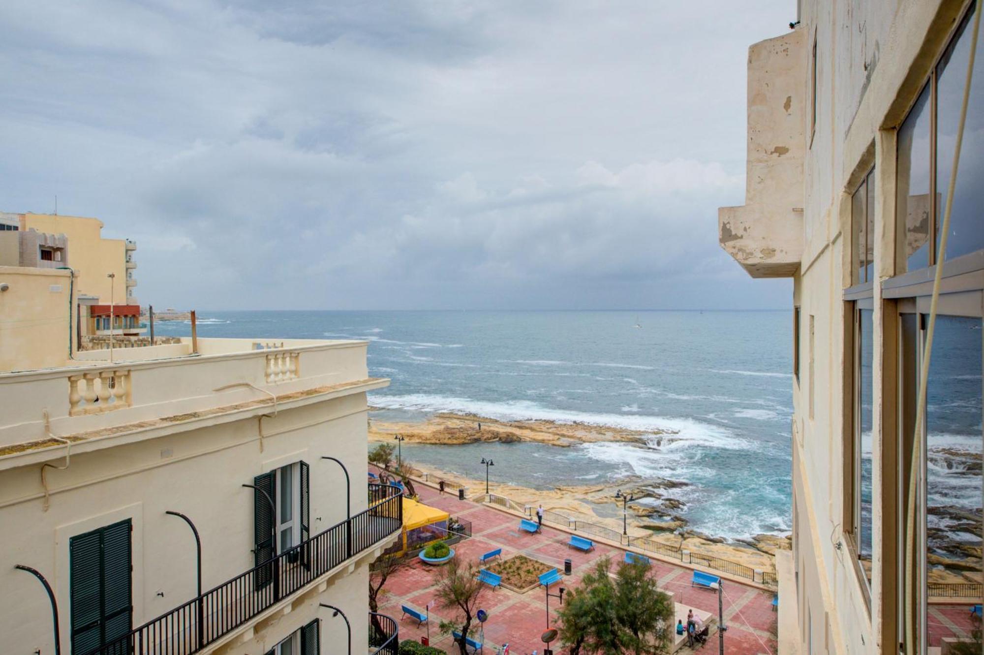 Skyvue Penthouse With Jacuzzi And Seaviews * Sliema