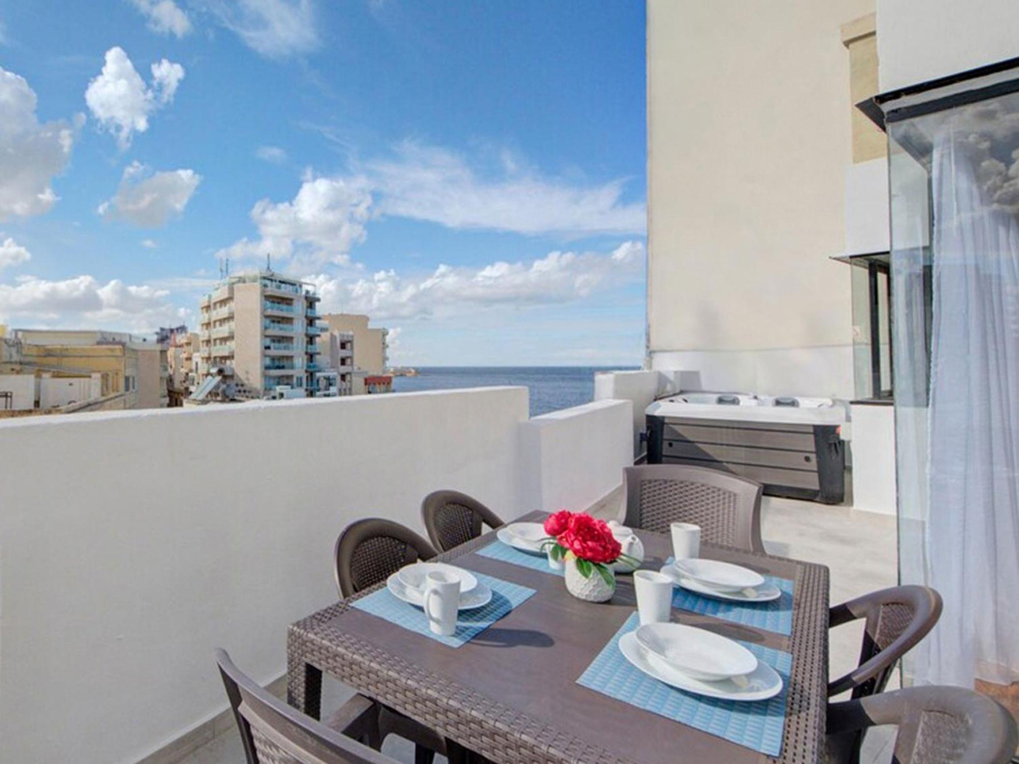Skyvue Penthouse With Jacuzzi And Seaviews Sliema