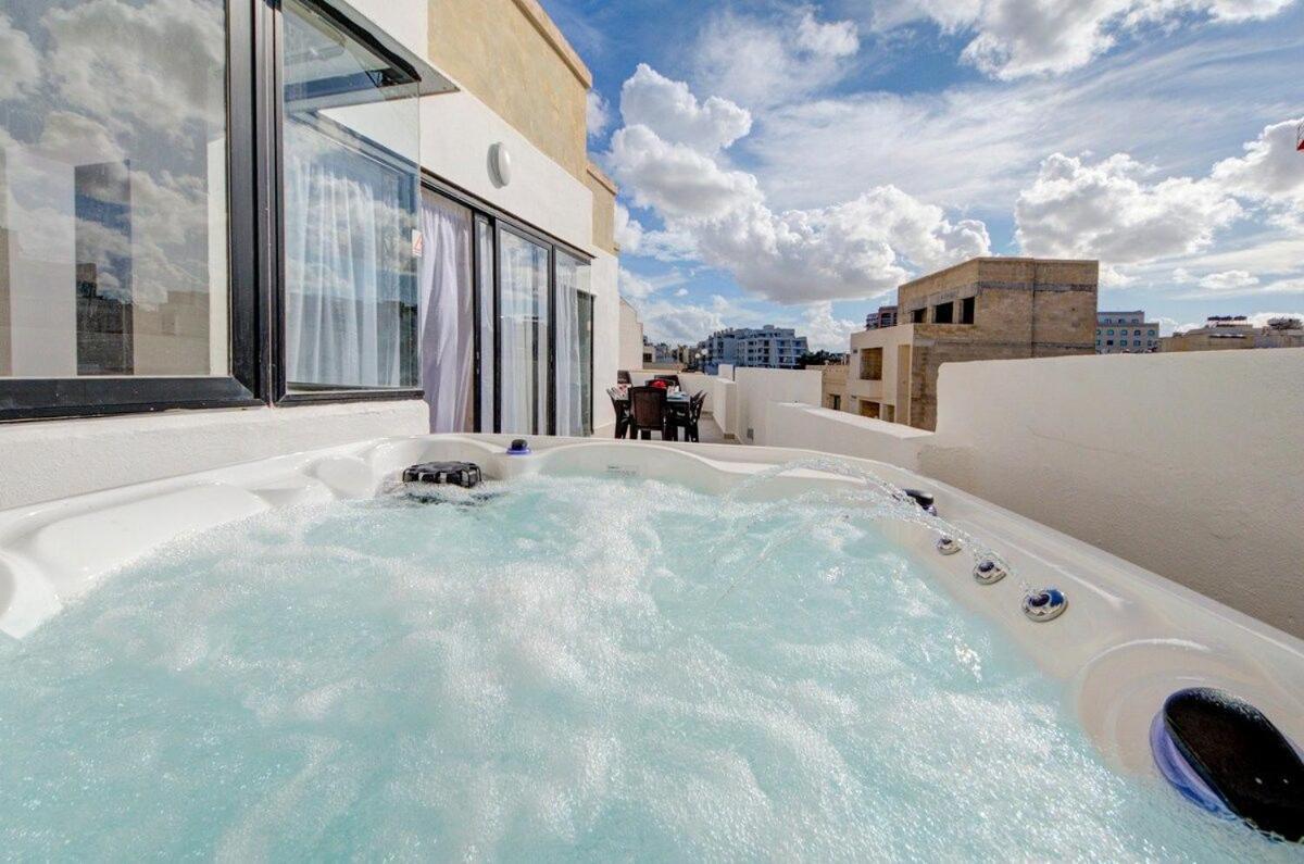 Skyvue Penthouse With Jacuzzi And Seaviews Apartment
